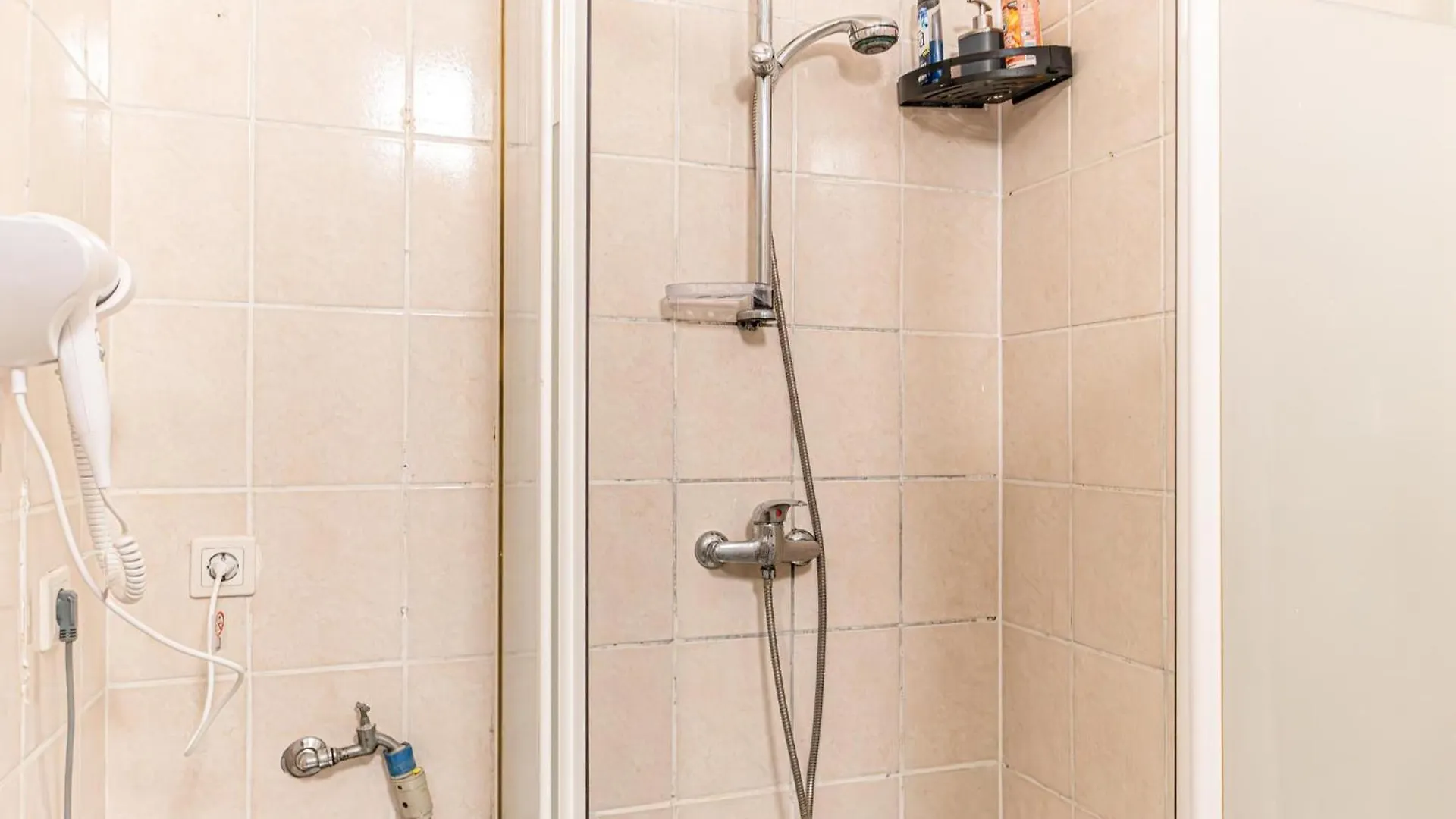 Neighboring 3 Apts.- Ideal For Families & Friends Vienna Apartment