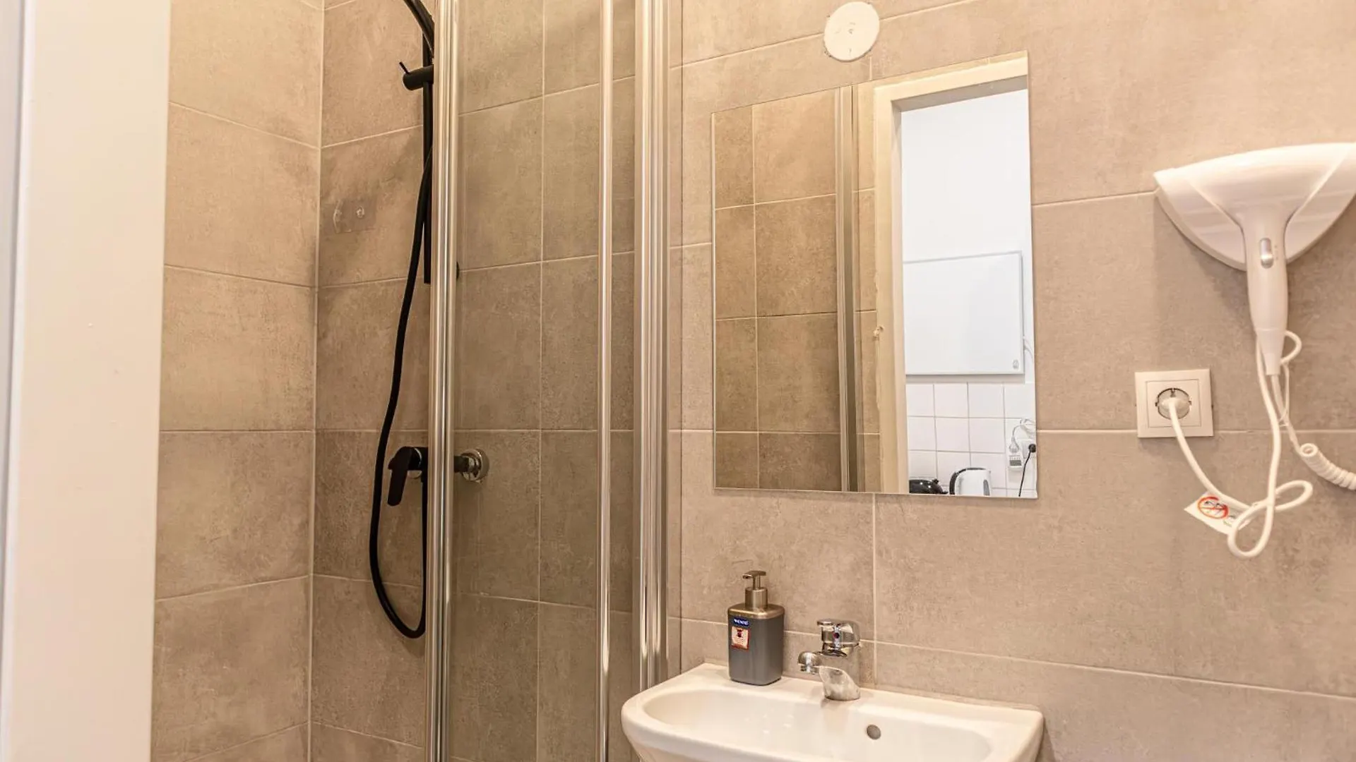 Neighboring 3 Apts.- Ideal For Families & Friends Vienna Austria